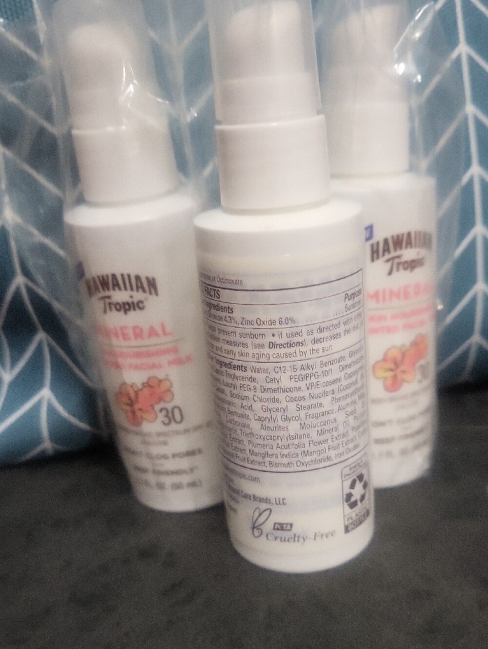 Hawaiian Tropic Mineral SPF 30 Skin Tinted Facial Mist Price Is For 1 Mist. - Picture 2 of 3